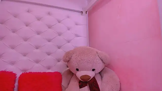 Snapshot of eimy_skinny_ chatting on 06-12-26, 01:21 eimy skinny online show from 06-12-26, 01:21