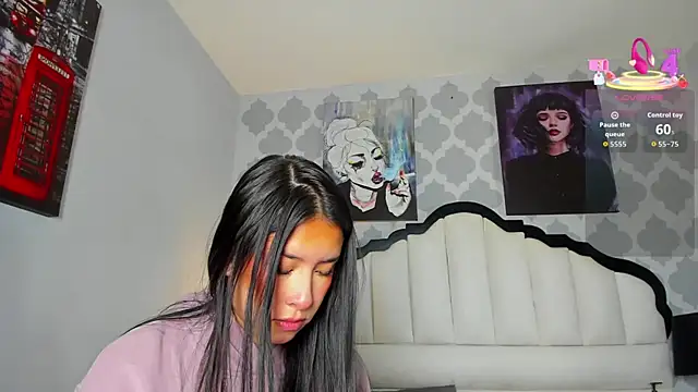 SarahMiler  online show from 11-04-25, 07:46