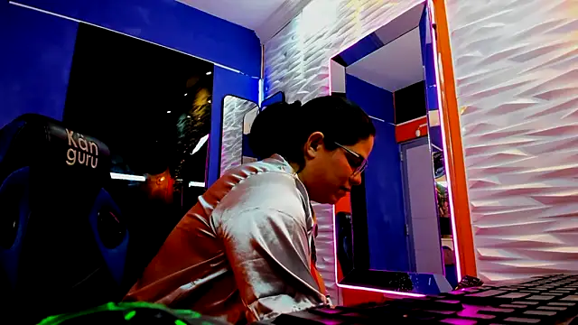 Snapshot of lucia_ht chatting on 09-09-25, 02:11 lucia ht online show from 09-09-25, 02:11