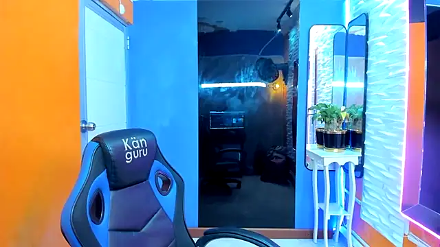 Snapshot of lucia_ht chatting on 10-04-25, 01:36 lucia ht online show from 10-04-25, 01:36