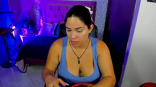 Snapshot of lucia_ht chatting on 10-10-25, 01:26 lucia ht online show from 10-10-25, 01:26