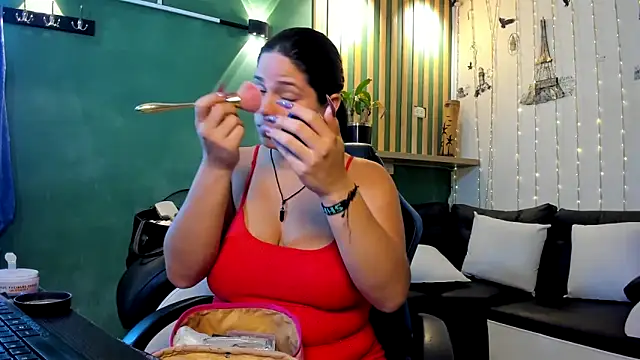 Snapshot of lucia_ht chatting on 10-29-25, 03:53 lucia ht online show from 10-29-25, 03:53