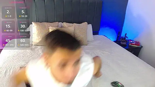 Snapshot of Toyboy_richard chatting on 01-06-26, 12:25 Toyboy richard online show from 01-06-26, 12:25