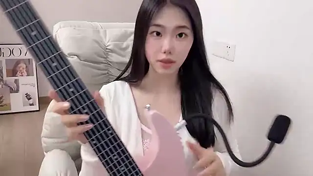 suki-1 online show from 12-22-25, 06:10