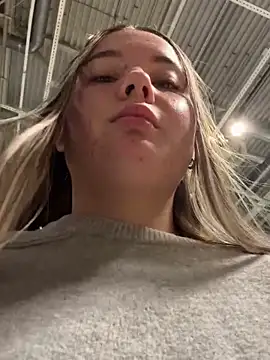 Snapshot of StephanieMur chatting on 10-11-25, 04:01 StephanieMur online show from 10-11-25, 04:01