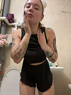 StephanieMur online show from 11-27-25, 03:19