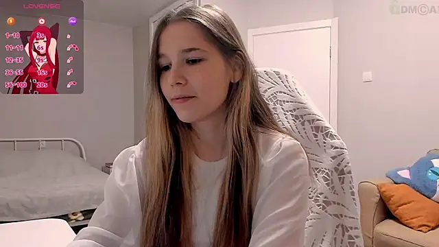 Snapshot of ValerieBubbles chatting on 10-17-25, 12:36 ValerieBubbles online show from 10-17-25, 12:36