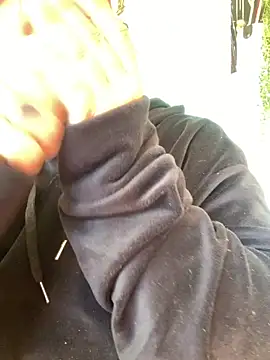 Snapshot of LupeLok chatting on 09-24-25, 06:11 LupeLok online show from 09-24-25, 06:11