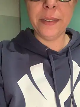 Snapshot of LupeLok chatting on 10-08-25, 03:59 LupeLok online show from 10-08-25, 03:59