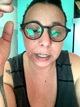 Snapshot of LupeLok chatting on 10-08-25, 07:00 LupeLok online show from 10-08-25, 07:00