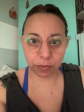 Snapshot of LupeLok chatting on 10-22-25, 04:40 LupeLok online show from 10-22-25, 04:40