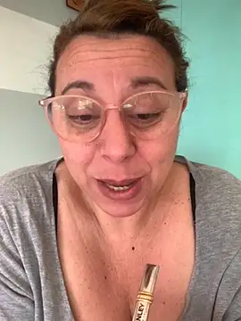 Snapshot of LupeLok chatting on 10-29-25, 03:47 LupeLok online show from 10-29-25, 03:47