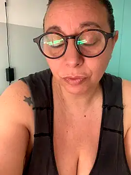 Snapshot of LupeLok chatting on 11-03-25, 03:13 LupeLok online show from 11-03-25, 03:13