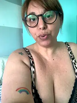 Snapshot of LupeLok chatting on 11-04-25, 05:12 LupeLok online show from 11-04-25, 05:12