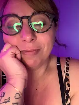 Snapshot of LupeLok chatting on 11-05-25, 05:18 LupeLok online show from 11-05-25, 05:18