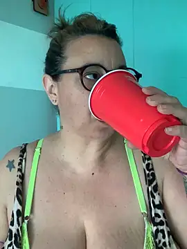 Snapshot of LupeLok chatting on 11-06-25, 05:25 LupeLok online show from 11-06-25, 05:25