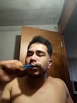 Snapshot of LevelUpL0ver chatting on 04-05-26, 11:18 LevelUpL0ver online show from 04-05-26, 11:18