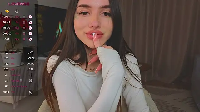 Snapshot of shuggybaby chatting on 01-17-26, 09:18 shuggybaby online show from 01-17-26, 09:18