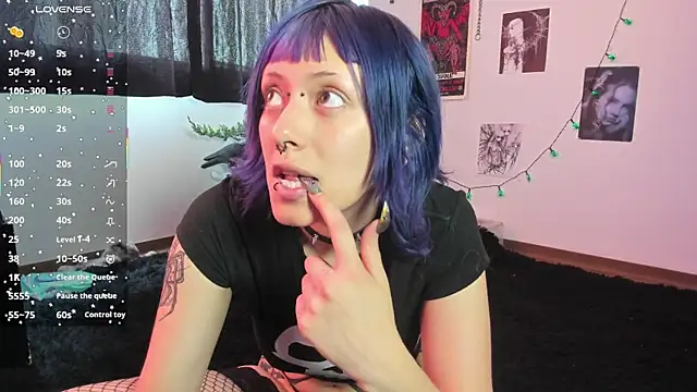 Snapshot of kattusauruss chatting on 10-04-25, 01:31 kattusauruss online show from 10-04-25, 01:31