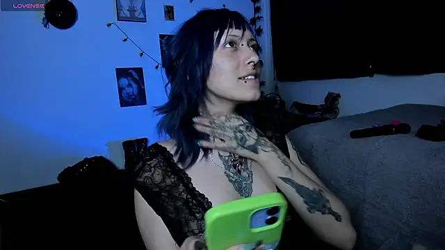 Snapshot of kattusauruss chatting on 10-21-25, 03:40 kattusauruss online show from 10-21-25, 03:40