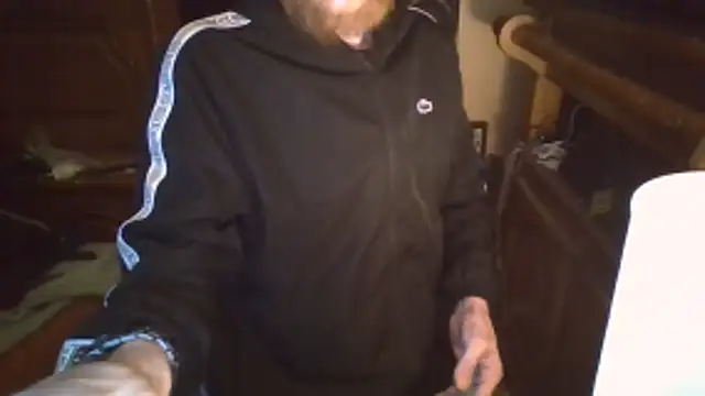 Snapshot of zipman92 chatting on 12-21-25, 01:29 zipman92 online show from 12-21-25, 01:29