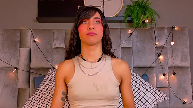 TiffValentinee  online show from 11-11-25, 07:58