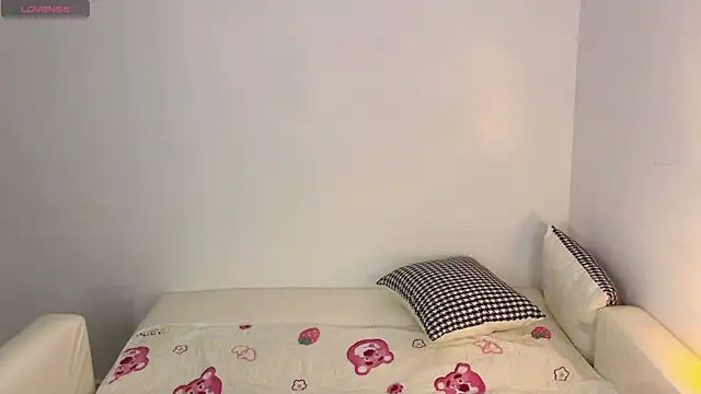 Kittenfishing online show from 09-12-25, 03:56