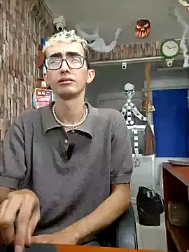 moorejhosua online show from 10-26-25, 03:07