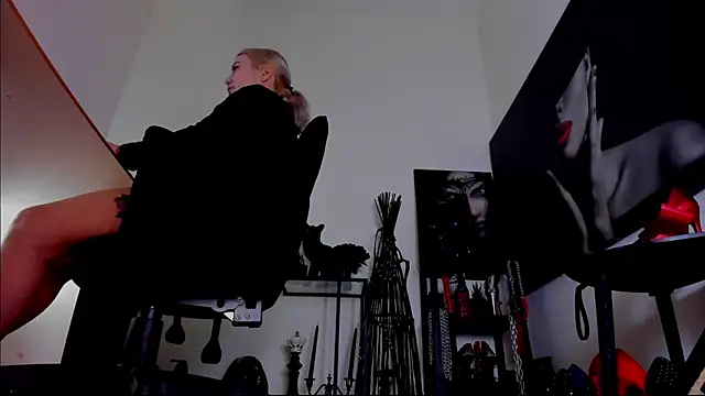 Snapshot of demisweet chatting on 02-15-26, 06:43 demisweet online show from 02-15-26, 06:43