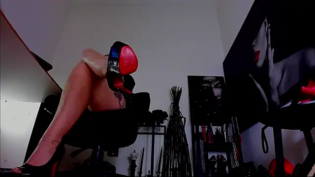 Snapshot of demisweet chatting on 02-25-26, 08:02 demisweet online show from 02-25-26, 08:02