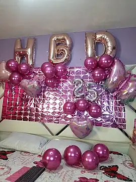 CrisMarulanda online show from 10-19-25, 07:03