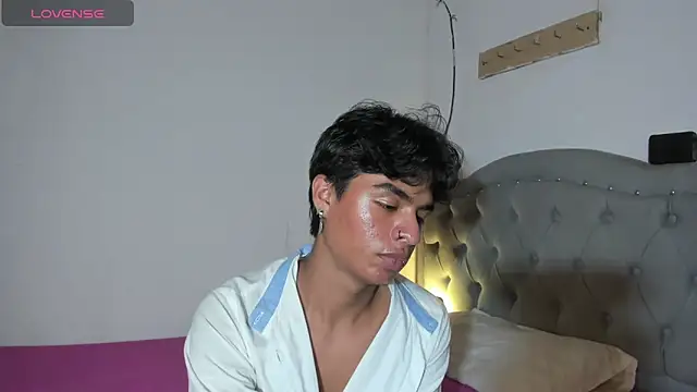 Snapshot of ariel_adan chatting on 05-12-26, 02:41 ariel adan online show from 05-12-26, 02:41