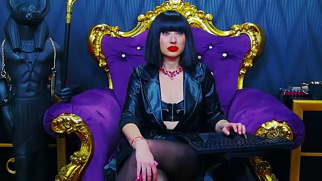 LaraMaeve online show from 10-11-25, 05:17