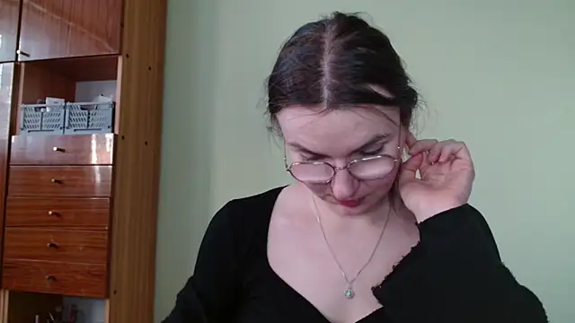 LooveELLYx online show from 02-04-25, 02:43