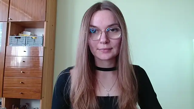 LooveELLYx online show from 10-20-25, 01:22