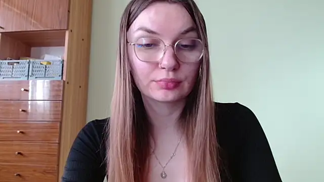 LooveELLYx online show from 03-24-26, 02:44