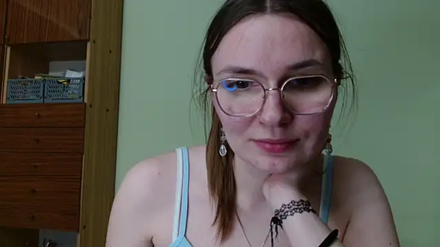 LooveELLYx online show from 04-15-26, 07:58