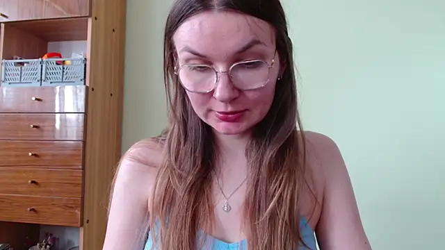 LooveELLYx online show from 05-04-26, 01:51