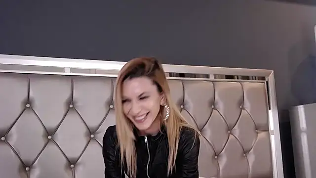 MayaHale online show from 06-18-26, 09:14