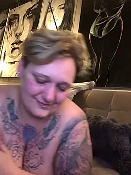 Snapshot of Ich-eben123 chatting on 03-12-26, 09:32 Ich-eben123 online show from 03-12-26, 09:32