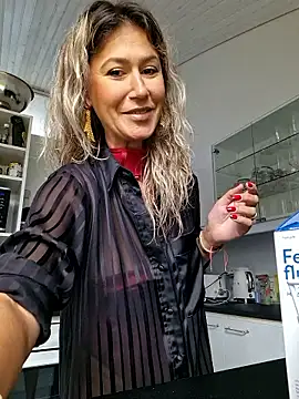 CelynaRoss online show from 05-12-26, 01:19