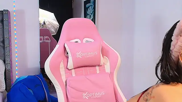 GraceWallace  online show from 11-20-25, 01:39