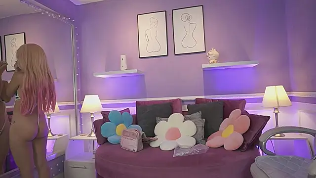 Snapshot of DahliaGrey chatting on 02-17-26, 11:40 DahliaGrey online show from 02-17-26, 11:40