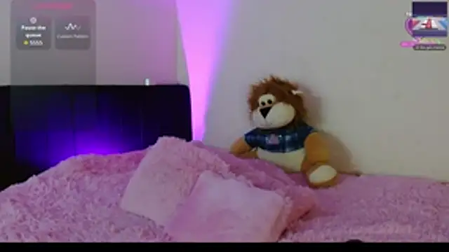 Snapshot of MichellMoon1 chatting on 10-23-25, 07:34 MichellMoon1 online show from 10-23-25, 07:34