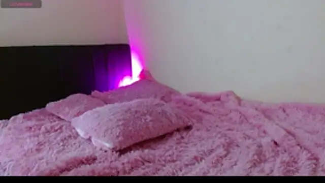 Snapshot of MichellMoon1 chatting on 11-08-25, 10:30 MichellMoon1 online show from 11-08-25, 10:30