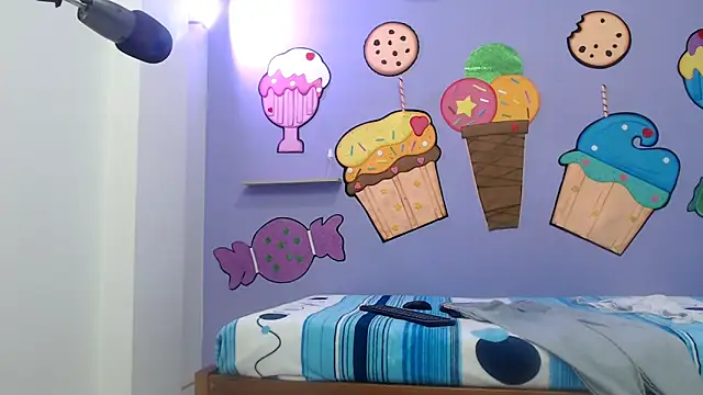 skinnykalitzo18 online show from 12-01-25, 02:22