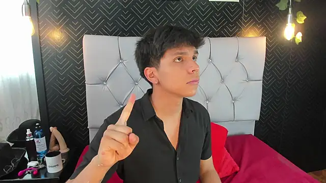 Thiago Kozak online show from 10-30-25, 03:24