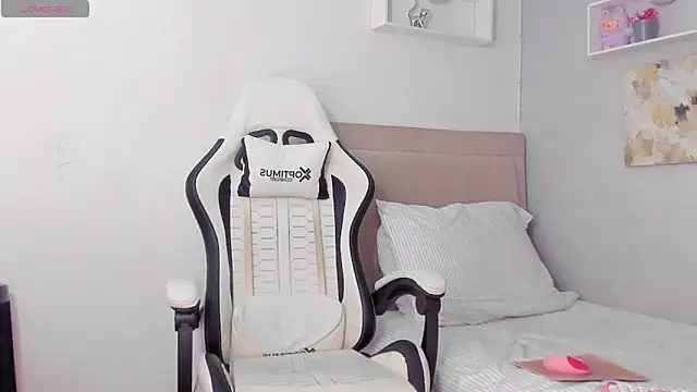 Snapshot of Thomas_wil chatting on 02-14-26, 09:33 Thomas wil online show from 02-14-26, 09:33