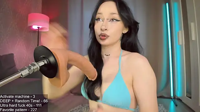 Juicy Vikki online show from 06-22-26, 12:24