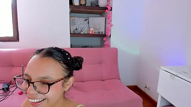 Snapshot of Danesacronin chatting on 10-20-25, 09:15 Danesacronin online show from 10-20-25, 09:15